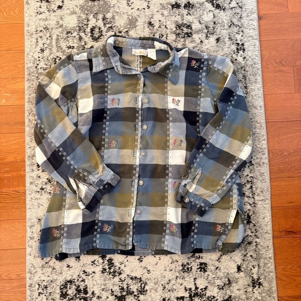 Vintage Granny Core Floral Embroidered Flannel Style Shirt - Women’s Size M​​​